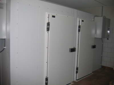 Холодильная камера, распашные двери и моноблок